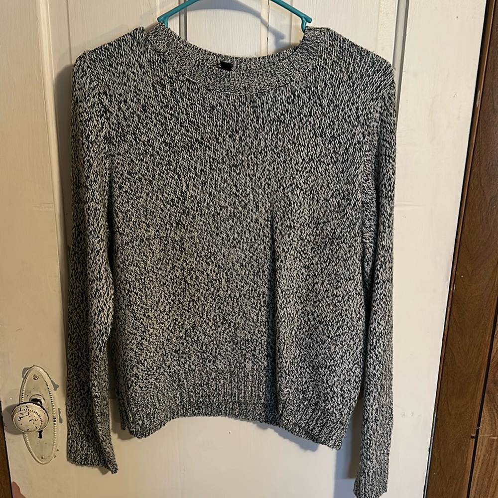 H&M sweater size Medium
